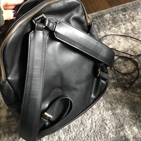 Solar-Powered Backpack - Picture 5 of 5